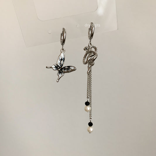 Mismatched Butterfly & Snake Chain Hoop Earrings – Black & White Dangle Set