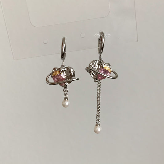 Mismatched Planet Heart Hoop Earrings – Pink Crystal & Pearl Dangle Set